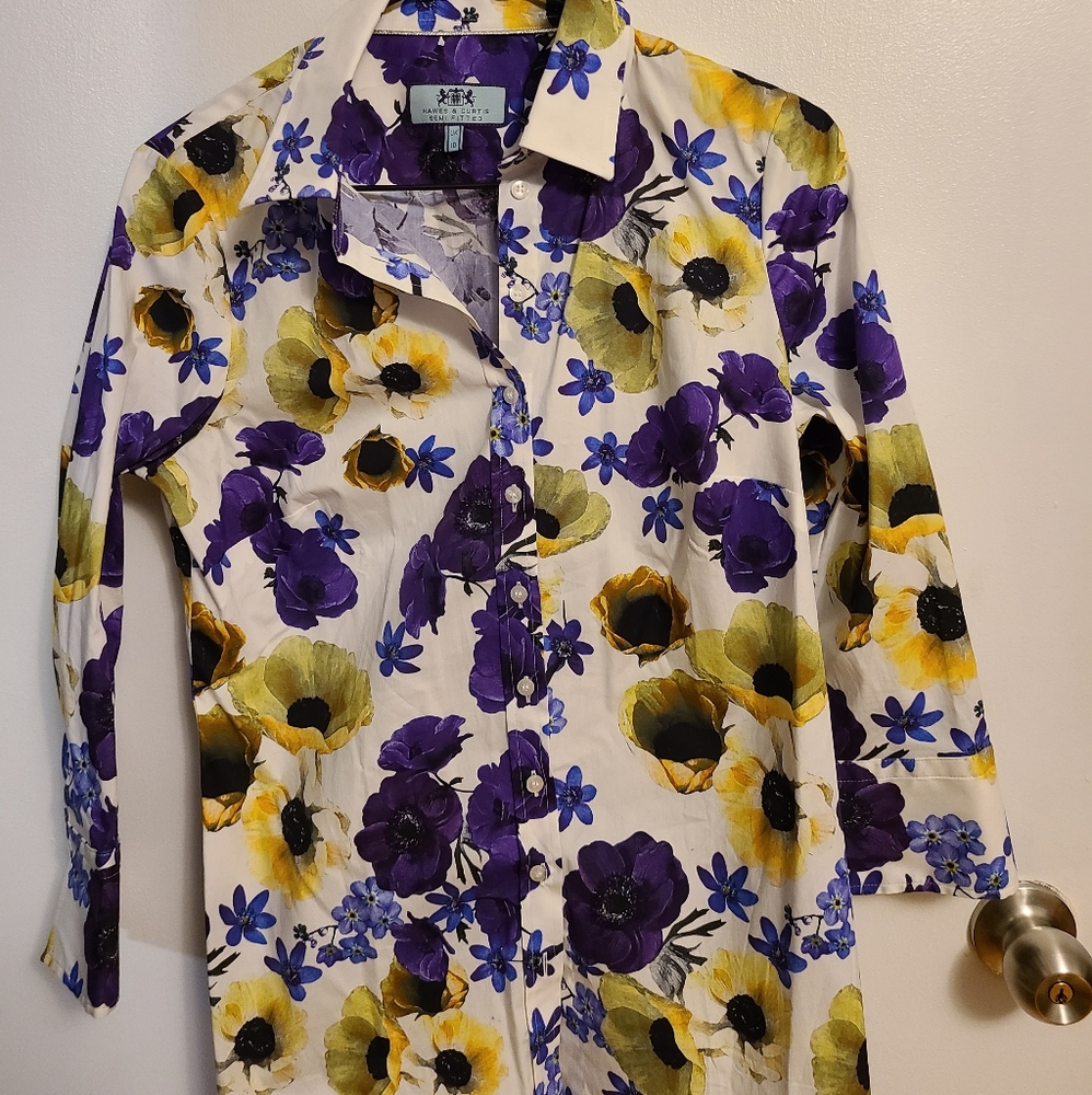 Hawes and Curtis Semi fitted blouse